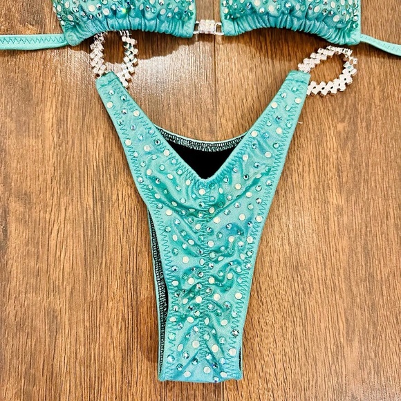 Mint Competition Bikini - Picture 3 of 3
